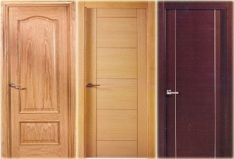 tres puertas de distintas maderas